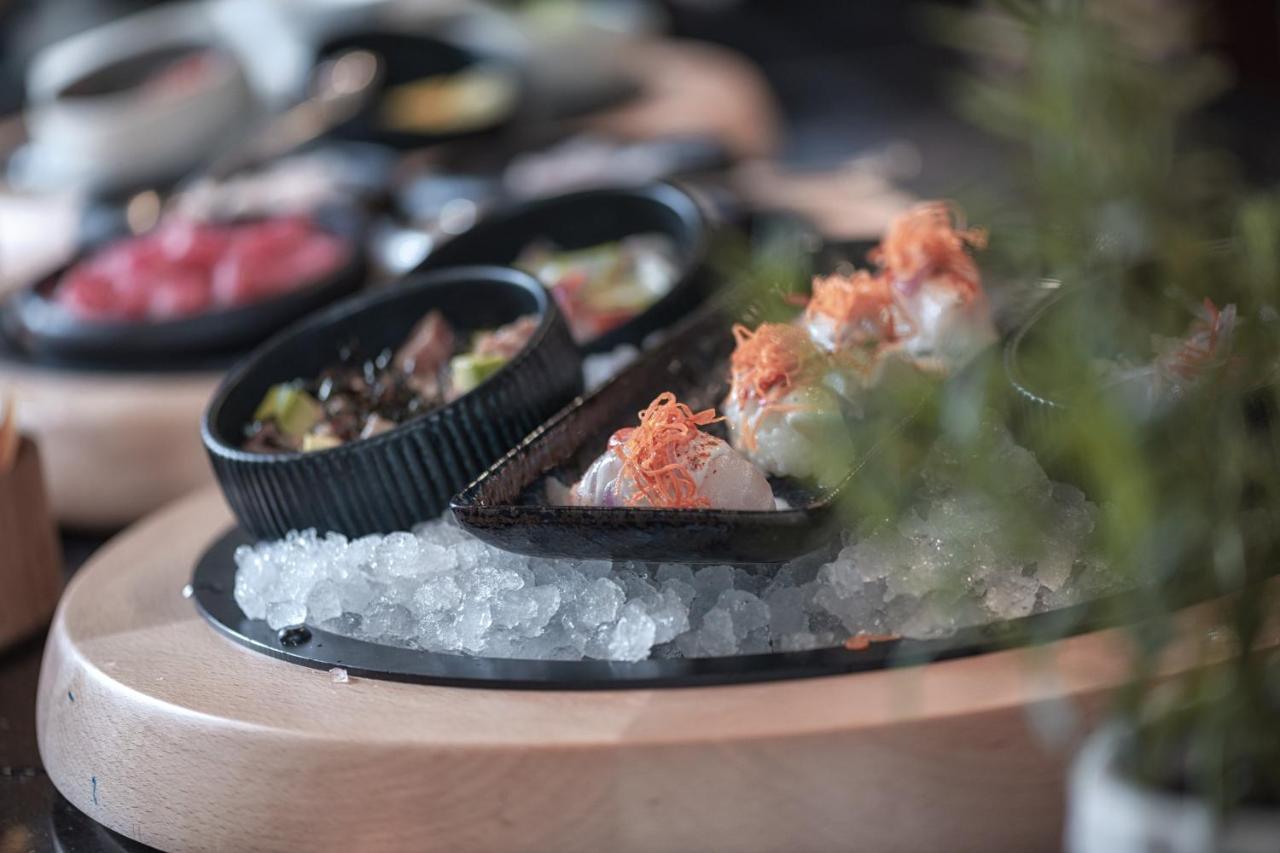 Al Messila, A Luxury Collection Resort & Spa, Doha Luaran gambar A sashimi platter
