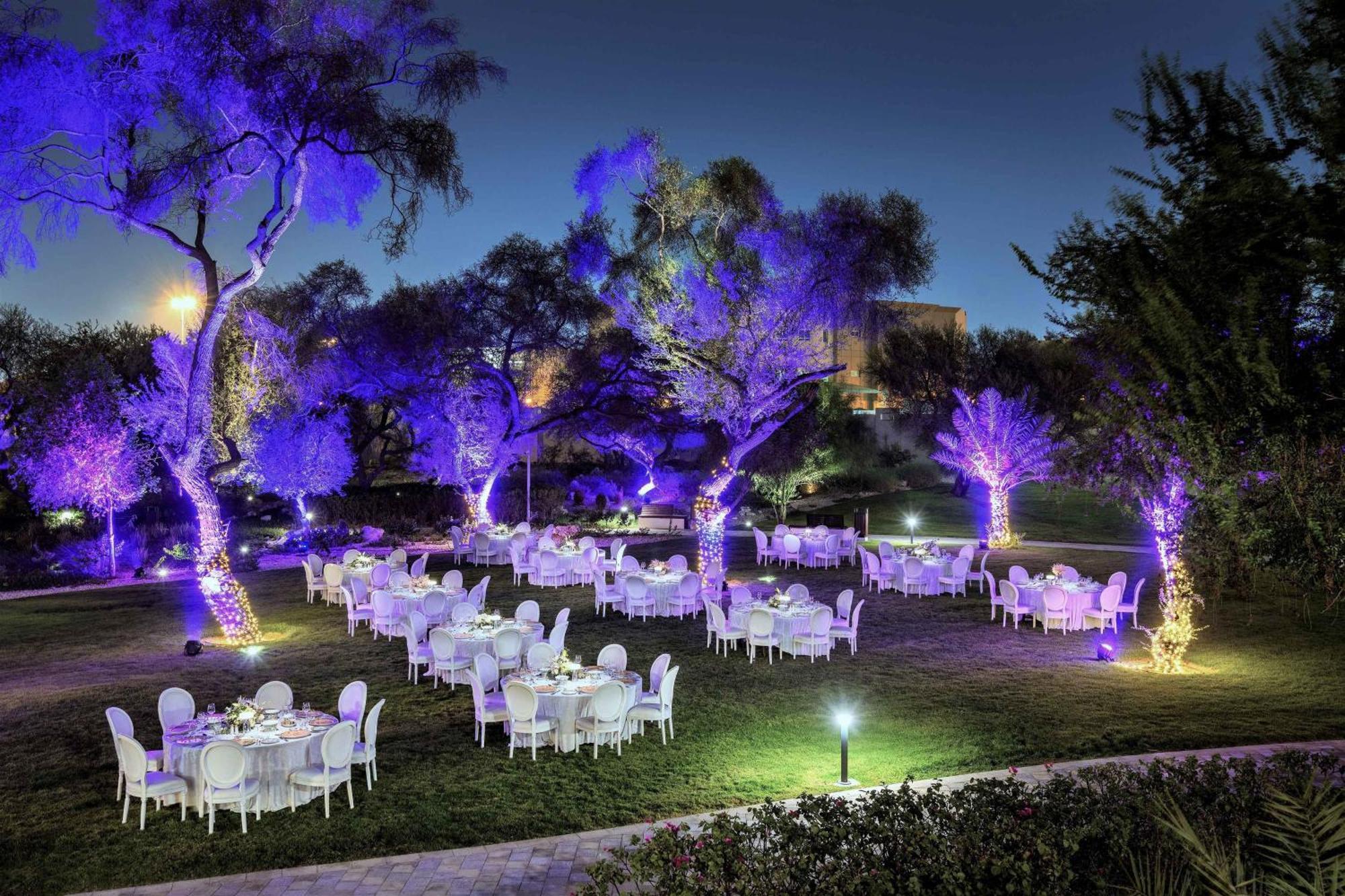 Al Messila, A Luxury Collection Resort & Spa, Doha Luaran gambar The garden at night